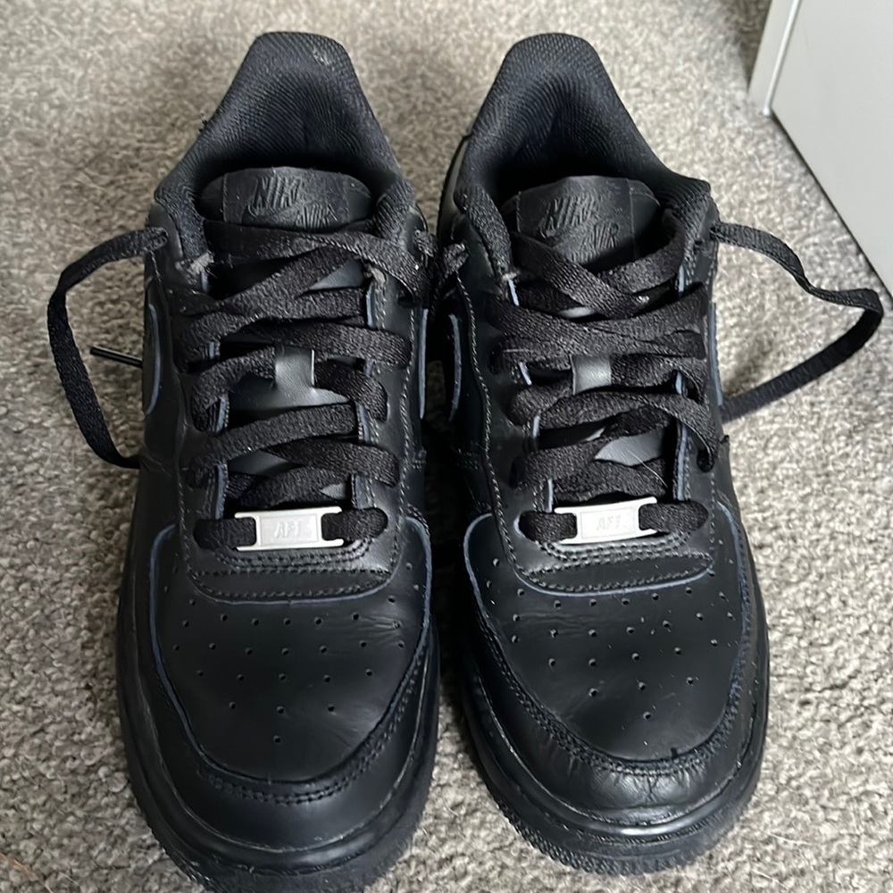 Black Nike Airforce 1s